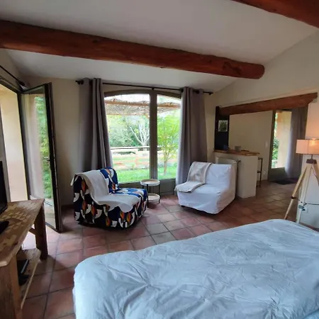Charme Au Domaine De La Bleone דירה