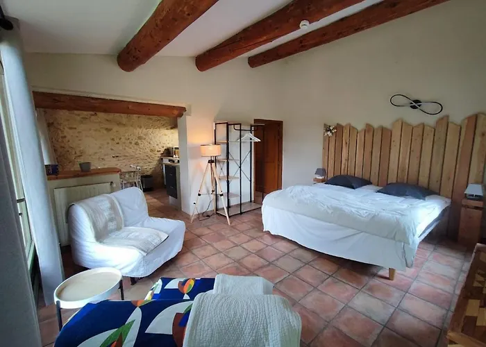 Charme Au Domaine De La Bleone *